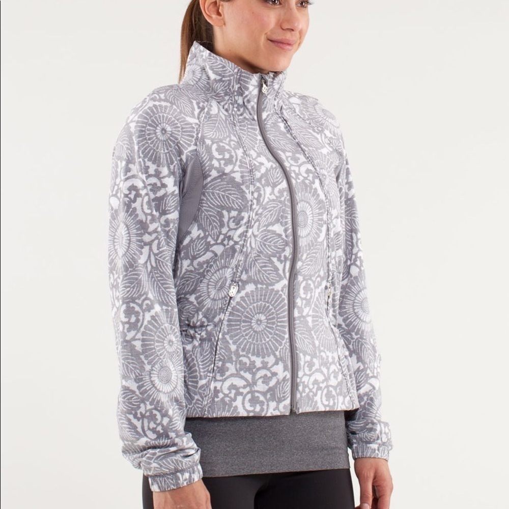 Lululemon Grey & White Jacket Size 6 Tags attached. Excellent Conditio…